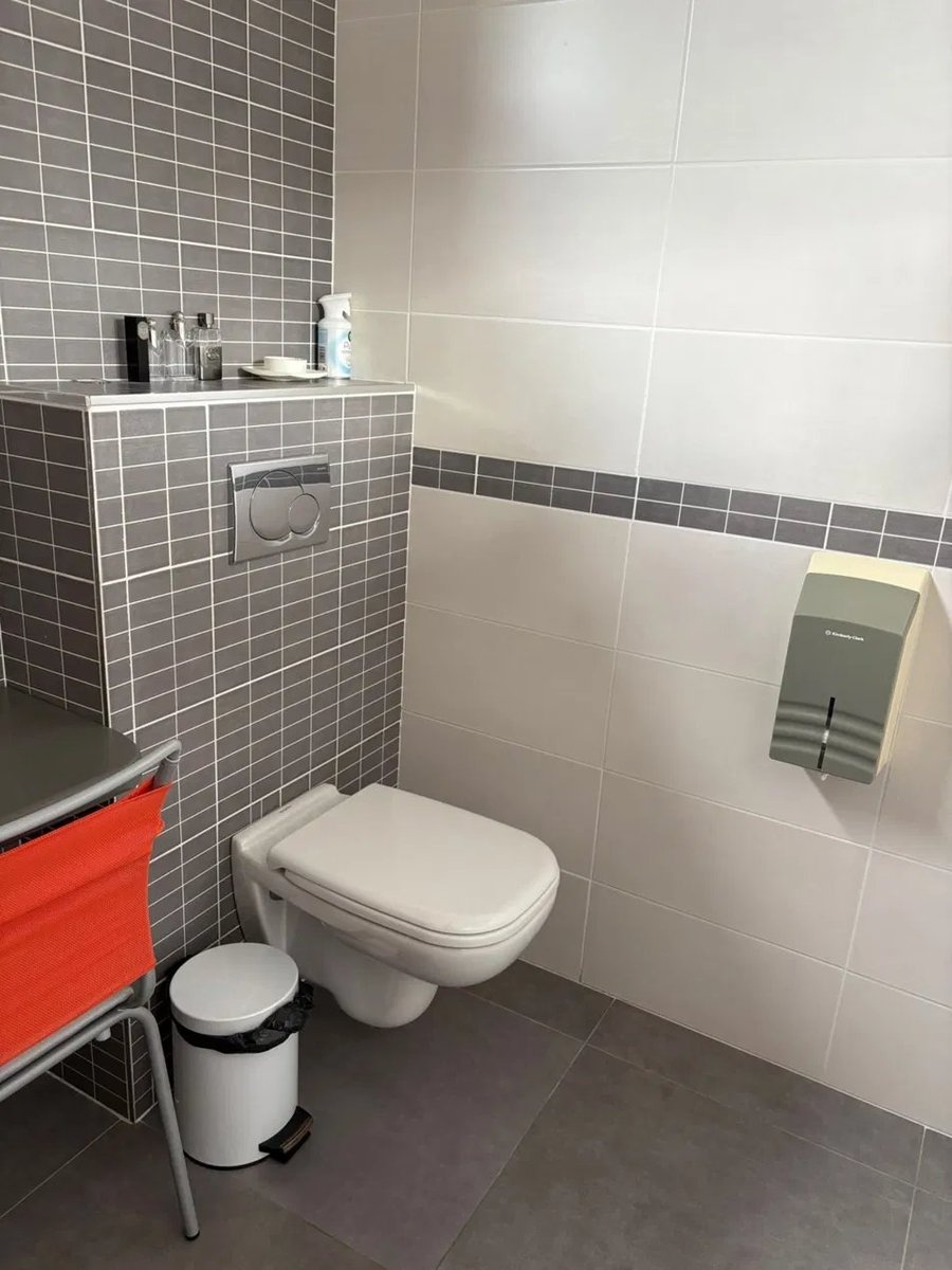 Espace sanitaire professionnel impeccable